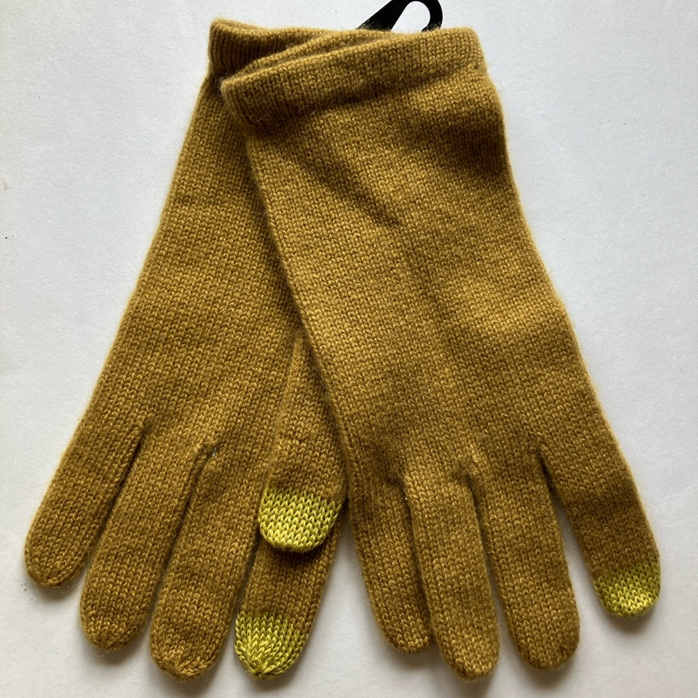 Louisa Perini Yellow Knit Gloves with Touchscreen Tips. 100% Cashmere.